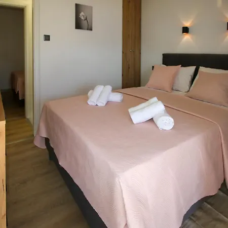 فيلة Family House Bubalo