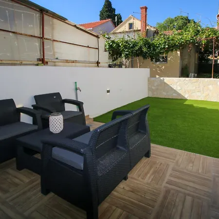 فيلة Family House Bubalo