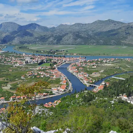 فيلة Family House Bubalo